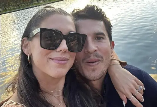 Alex Morgan y Servando Carrasco